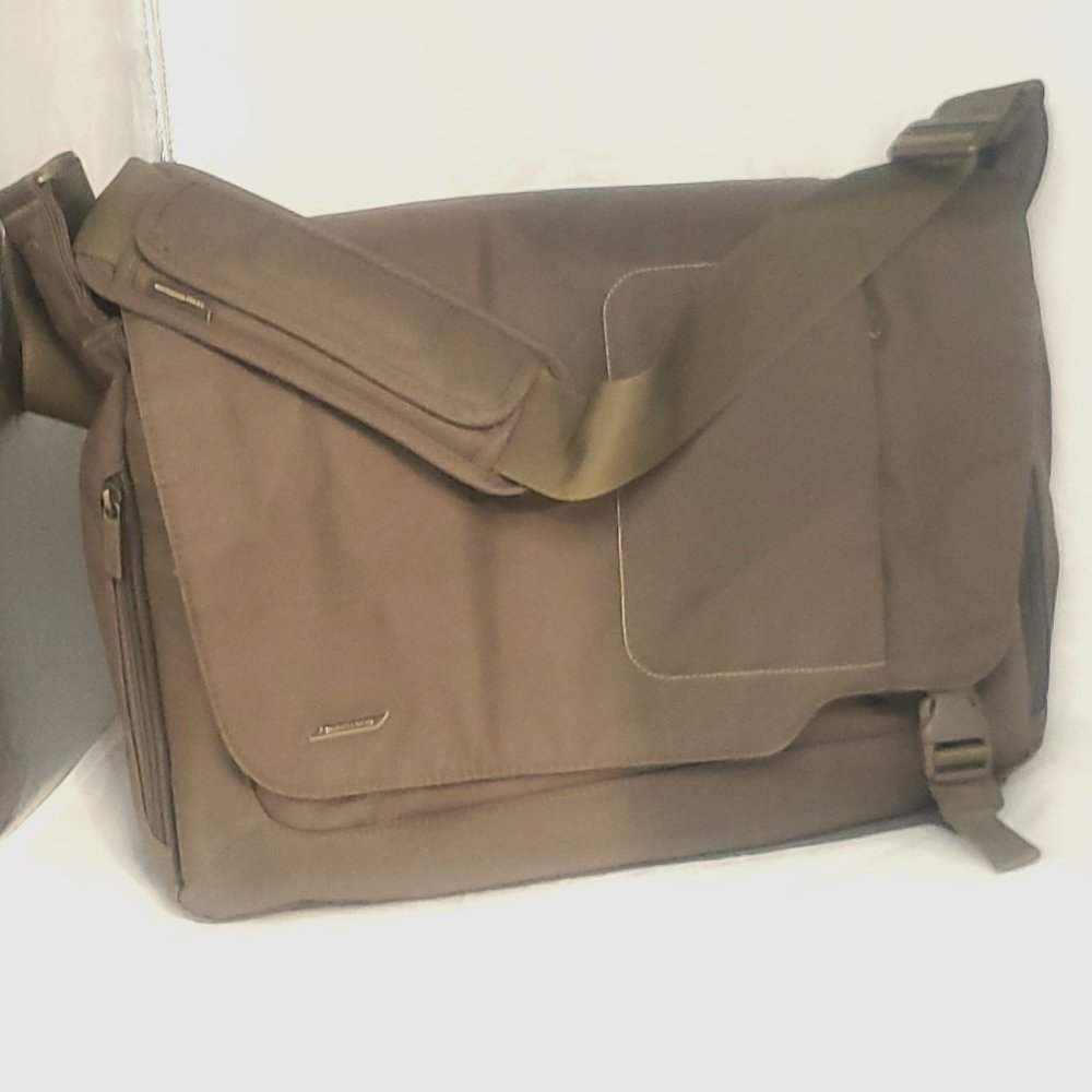 Briggs & Riley Army Green Verb Instant Messenger Bag